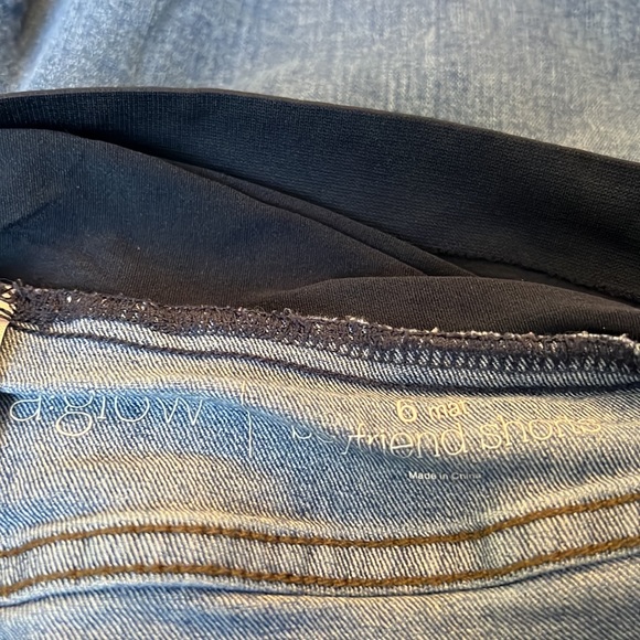 Flower embellishments on front pockets - Picture 7 of 7